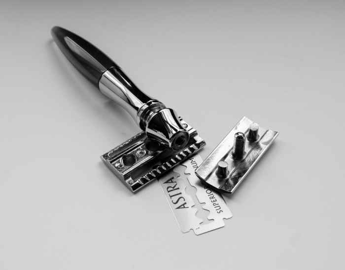 How To Shave With A Safety Razor (Double Edge Razor)